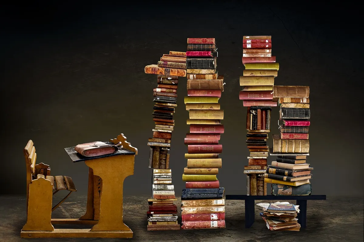 Traditional vs Self-Publishing in the UK: A Side-by-Side Comparison